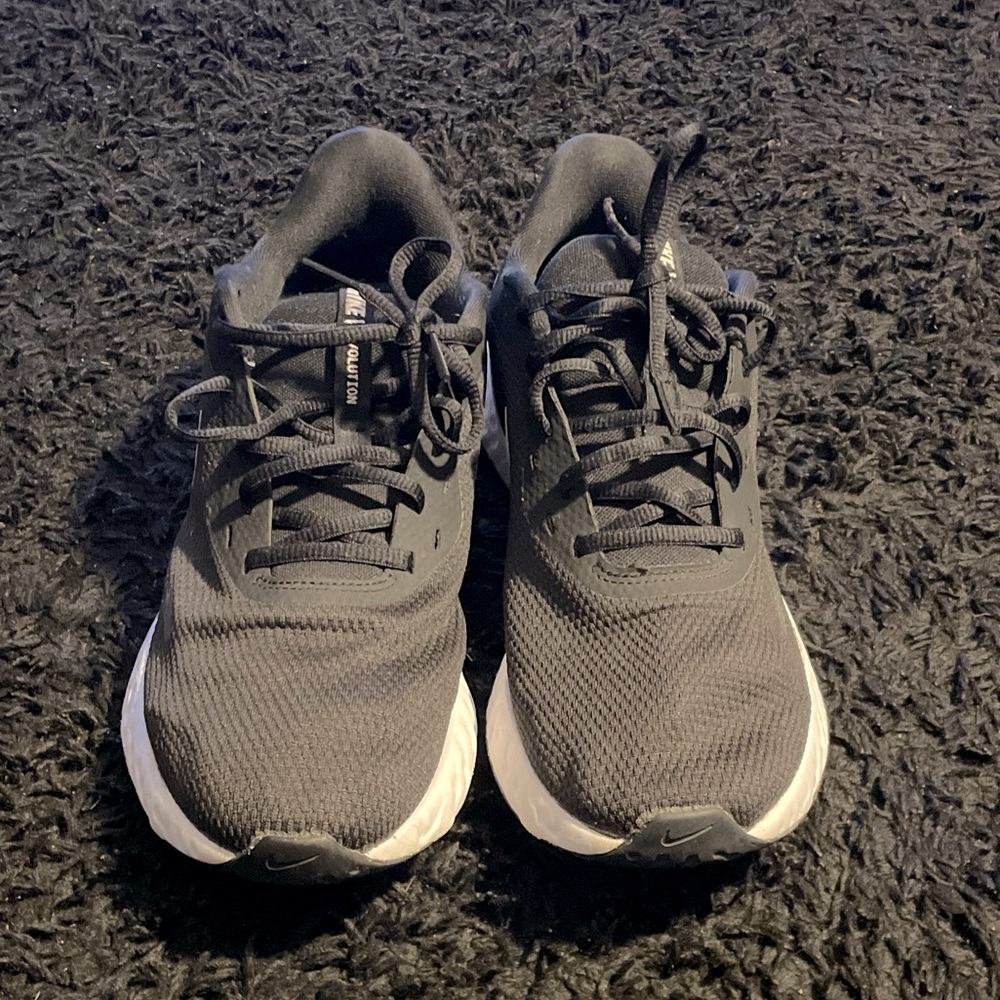 Nike revolution 5 shoes size 11